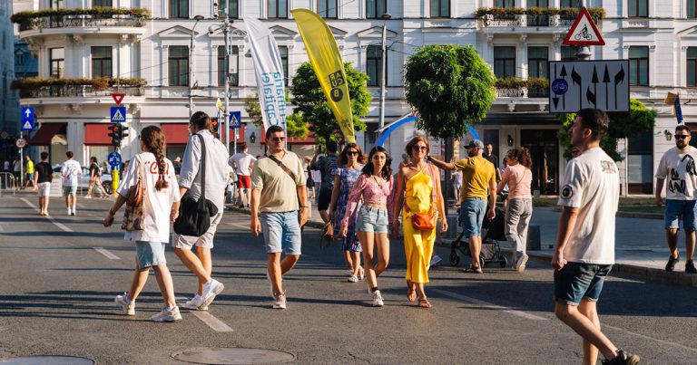 Spectacole de animație, acrobații și ateliere pentru copii la „Străzi Deschise – București” în acest weekend