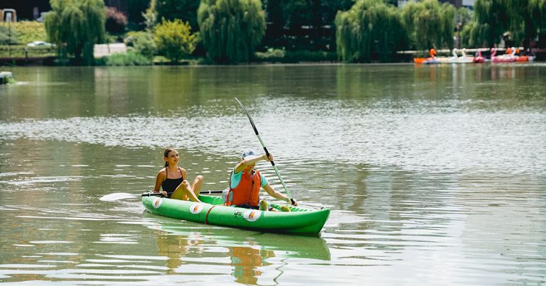 PREMIERĂ: cursuri de echitație adaptată în cadrul celei de-a cincea ediții a proiectului ”Caiacul, o cultură sportivă inovativă pentru tineret” 