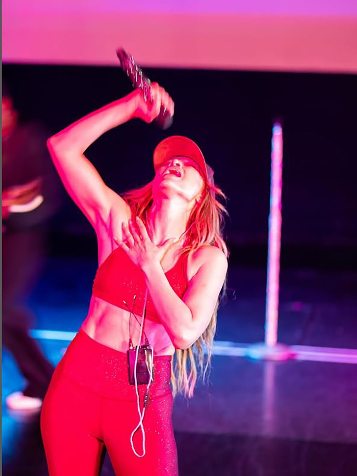 Jennifer Lopez se află &icirc;n focurile repetițiilor pentru turneul său european care include mult așteptatul concert din București