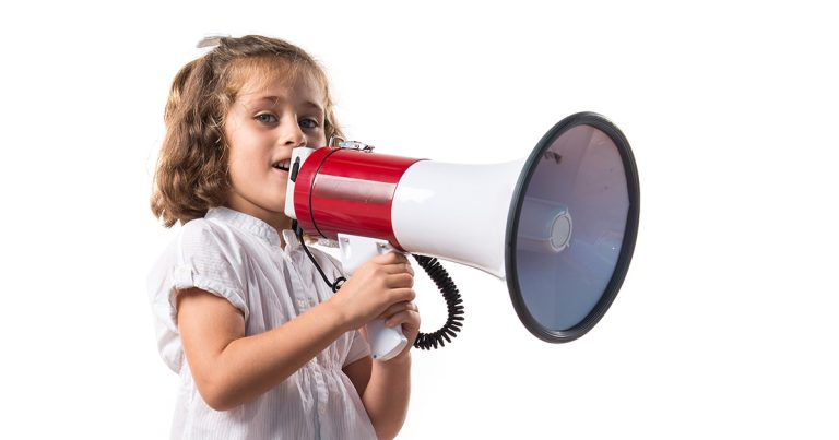 Public Speaking – Vara Vorbitorilor Curajoși, unde vocea copiilor prinde curaj și sens!