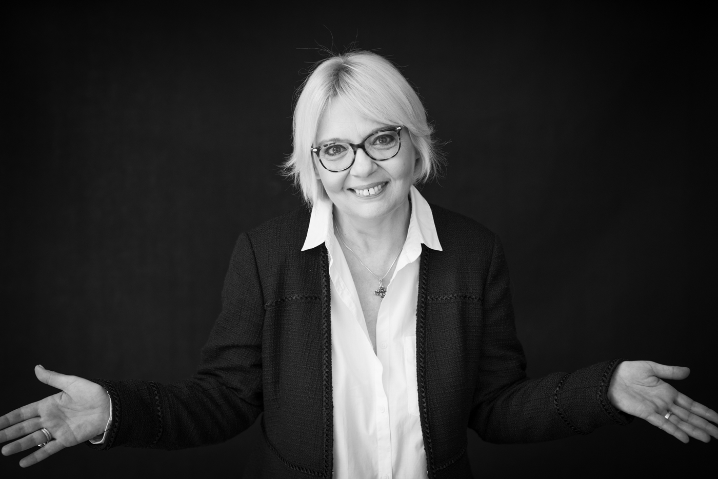 CLIN D’OEIL | EMILIA POPESCU: “Teatrul este frumos pentru că îți oferă de toate” Emilia Popescu interviu 2025