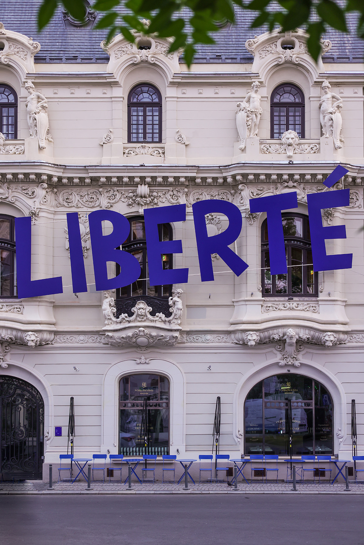 LIBERTÉ La Mița Biciclista – O reverență pentru Franța, un manifest pentru libertate