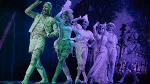 „Familia Addams” – musical excentric și plin de umor la SEAS 2025