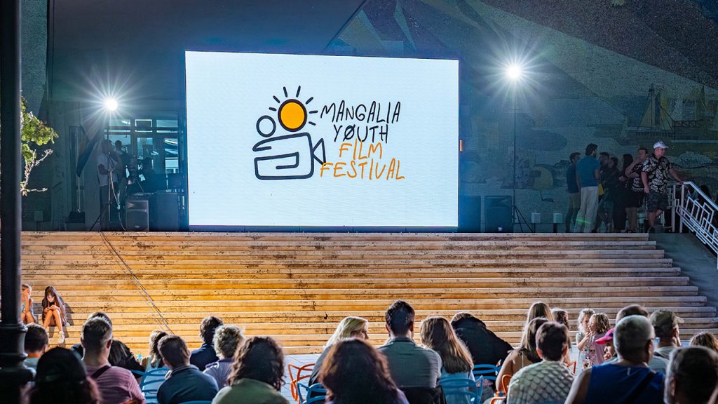 Mangalia Youth Film Festival revine în 2025 cu o ediție plină de film, creativitate și (auto)ironie