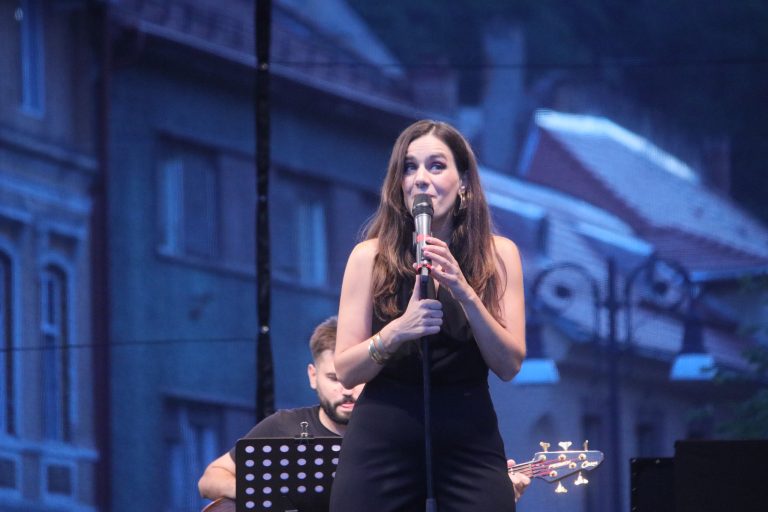 Două concerte în aer liber la sfârșit de vară, în inima Brașovului