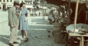 „România Agfacolor. 1940-1948”: expoziție dedicată începuturilor fotografiei color în România, pe gardul Palatului Suțu