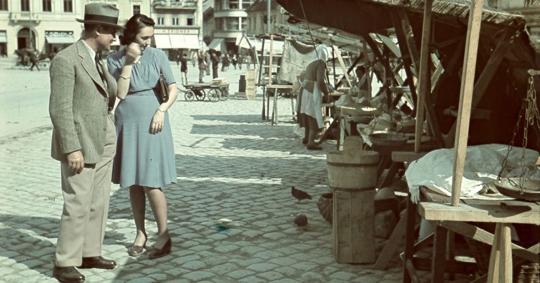„România Agfacolor. 1940-1948”: expoziție dedicată începuturilor fotografiei color în România, pe gardul Palatului Suțu