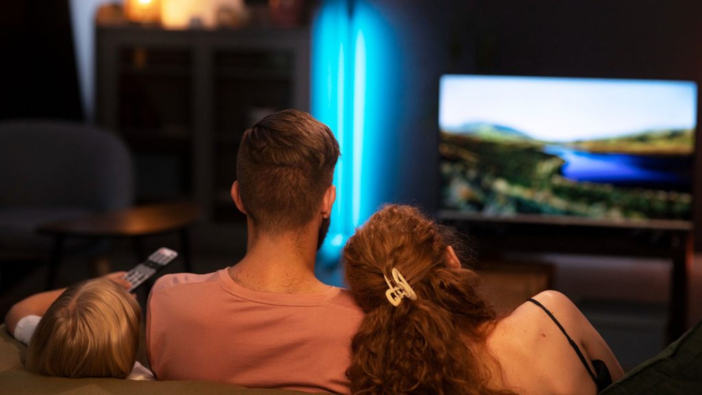 Seara de film acasă, varianta premium: 4 elemente pentru a-ți transforma livingul într-o sală de cinema