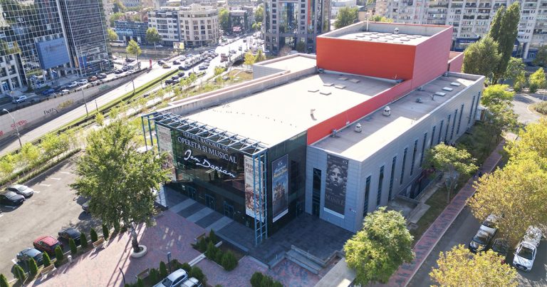 Teatrul Național de Operetă și Musical „Ion Dacian” anunță punerea în vânzare a biletelor pentru spectacolele din prima parte a stagiunii 2025/26
