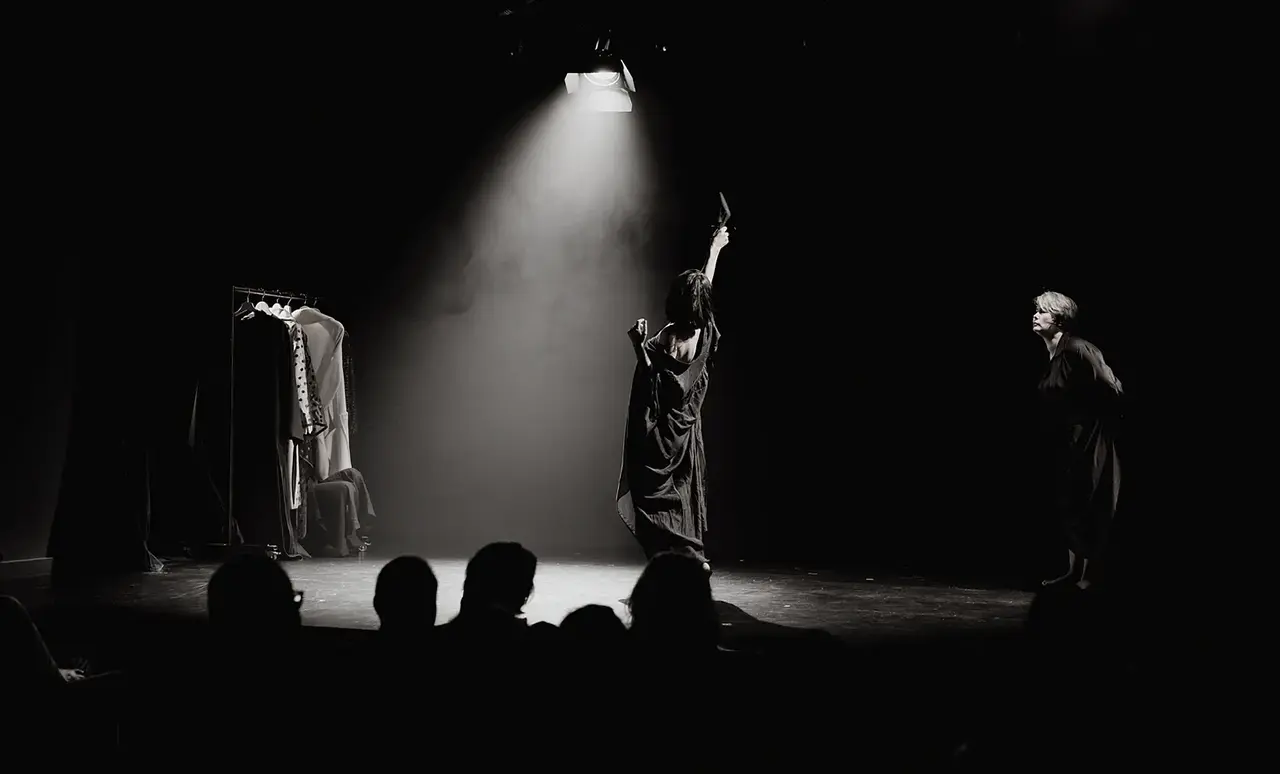 O nouă stagiune, noi povești. Ce vezi în septembrie la Teatrelli