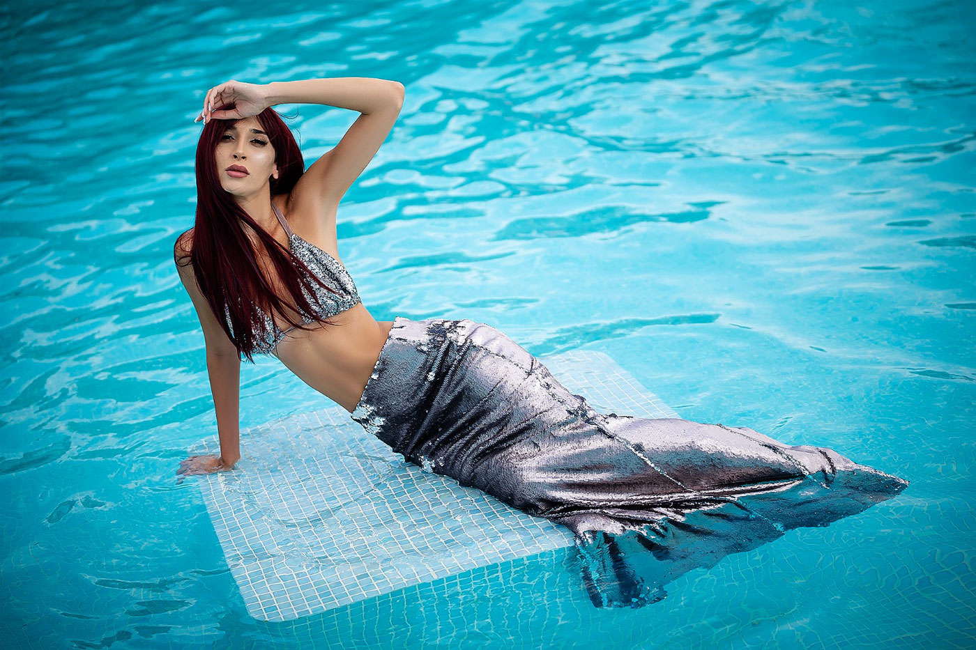 Vară incandescentă şi cool... la piscină