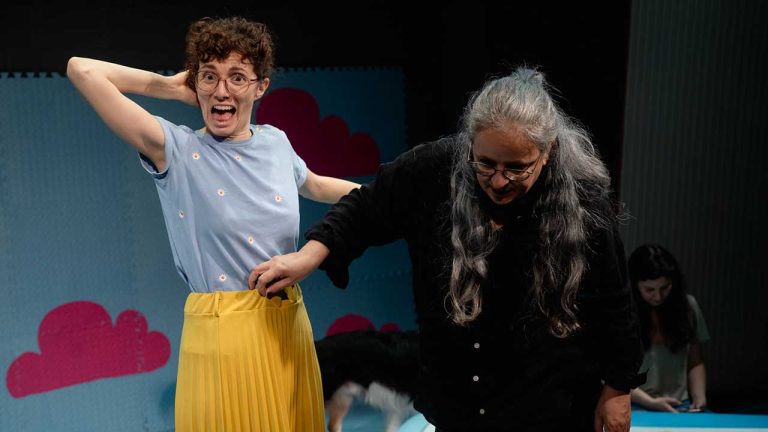 Spectacolul„Baby Fever” cucerește scena: două premii la Festivalul Bucharest Fringe!