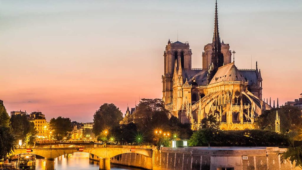 Pentru prima dată în România: musicalul original legendar „Notre-Dame de Paris”
