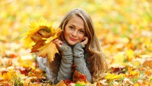 Toamna are nevoie de un boost de încredere: păr mai puternic, zâmbet mai alb