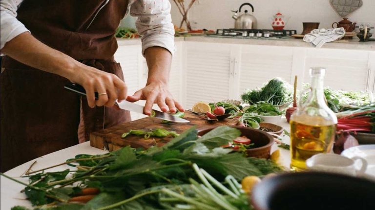 Arta unui aperitivo reușit: cum să organizezi o întâlnire de neuitat înainte de a ieși în oraș