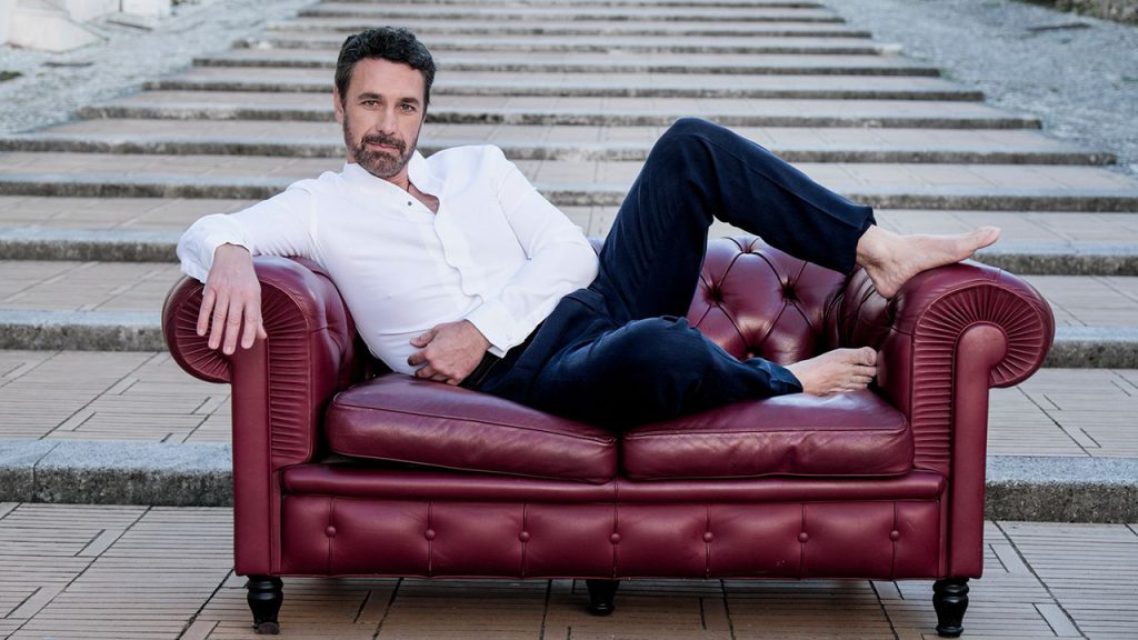 Raoul Bova, între „Under the Tuscan Sun” și... Buzăul care respiră artă