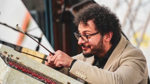 Cătălin Răducanu revine în septembrie 2025 cu a treia ediție a turneului național Un artist, un pian, un țambal – clasic, jazz, folclor