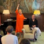 Aplauze pentru poet... pe scenă, cu actorii Emilia Popescu și András Demeter, pe 21 septembrie 2025, la Teatrelli