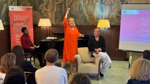 Aplauze pentru poet... pe scenă, cu actorii Emilia Popescu și András Demeter, pe 21 septembrie 2025, la Teatrelli