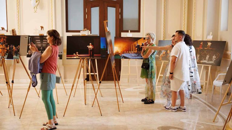 Finisajul expoziției Silviu Purcărete – 50 de ani de teatru va avea loc în prezența regizorului, la Cazinoul din Constanța