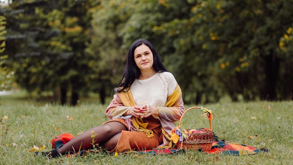 Cum să te îmbraci la festivalurile toamnei: Piese cheie pentru un look de neuitat
