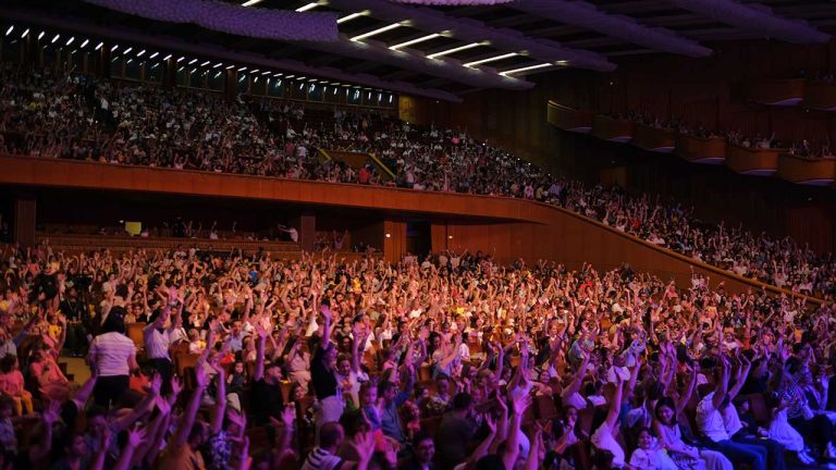 Gașca Zurli aduce cel mai nou spectacol în Cluj-Napoca și Oradea: „Promisiunea Zurli”