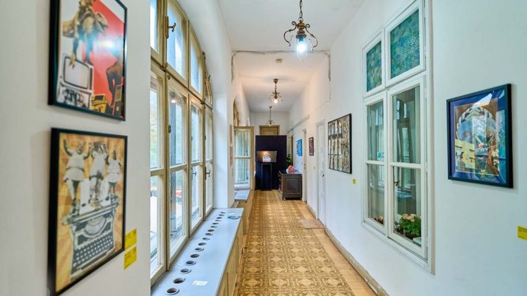 Tur ghidat în expozițiile Collage Festival & concert Alex Ștefănescu pe 2 noiembrie 2025 la Green Hours. Expoziția poate fi vizitată până pe 25 noiembrie 2025