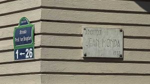 Plăcuțele vechi ale caselor din Bucureștii de altădată – o istorie urbană uitată