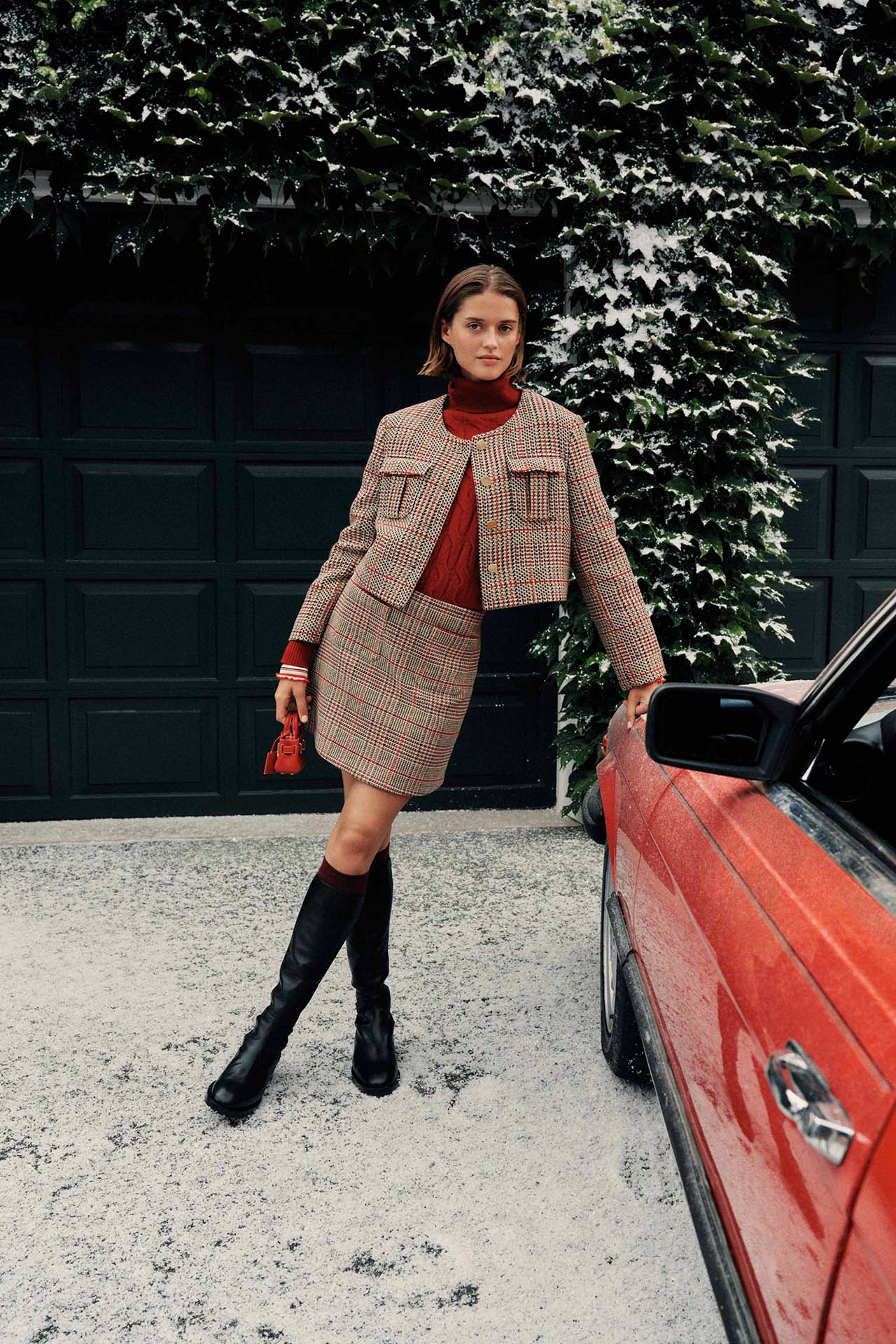 Tommy Hilfiger remixează tradiția și prezintă campania „A Hilfiger Holiday”