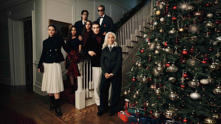 Tommy Hilfiger remixează tradiția și prezintă campania „A Hilfiger Holiday”