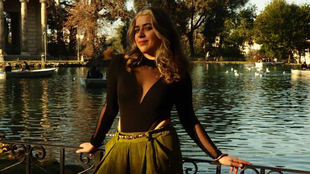 Atelierul „Slam poetry vs you” la Festivalul de Film Documentar fARAD 2025
