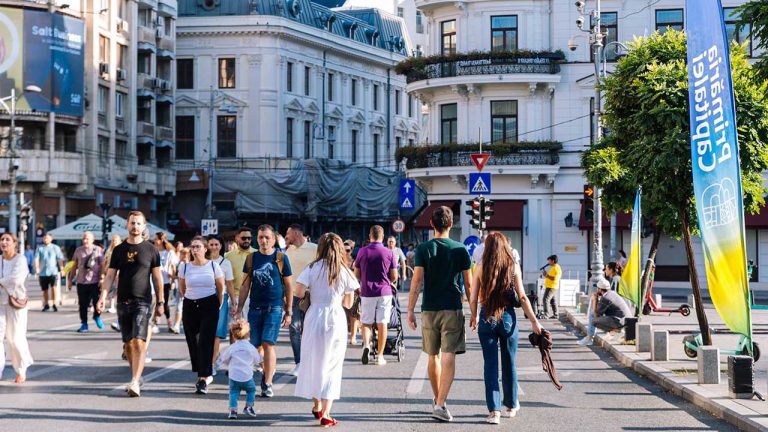 Ultimele două weekenduri „Străzi Deschise”: distracție pentru toată familia și o nouă ediție spectaculoasă a Festivalului Internațional al Luminii - Spotlight