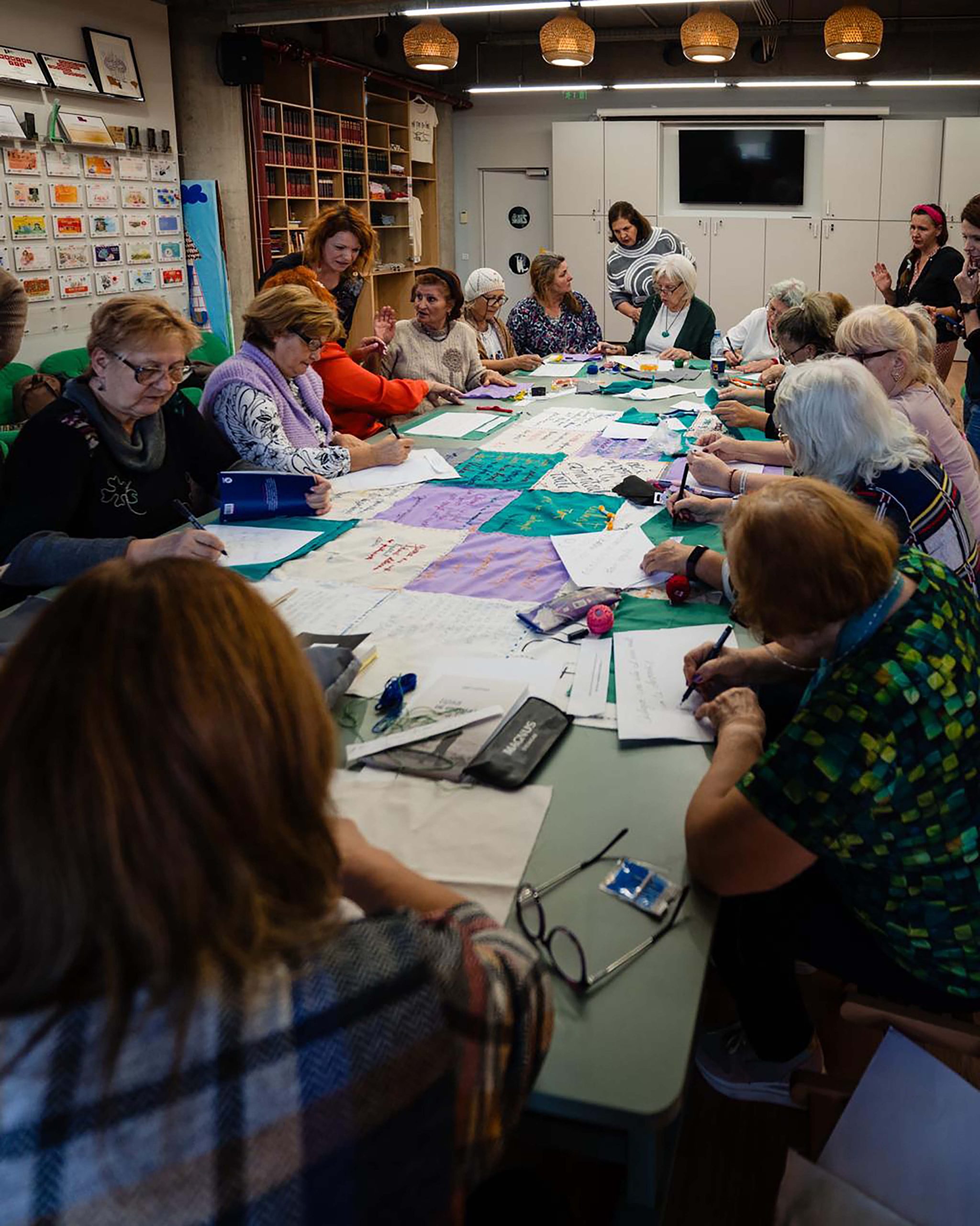 „One World Romania în cartiere” deschide dialoguri intergeneraționale la Centrul Comunitar Zi de Bine