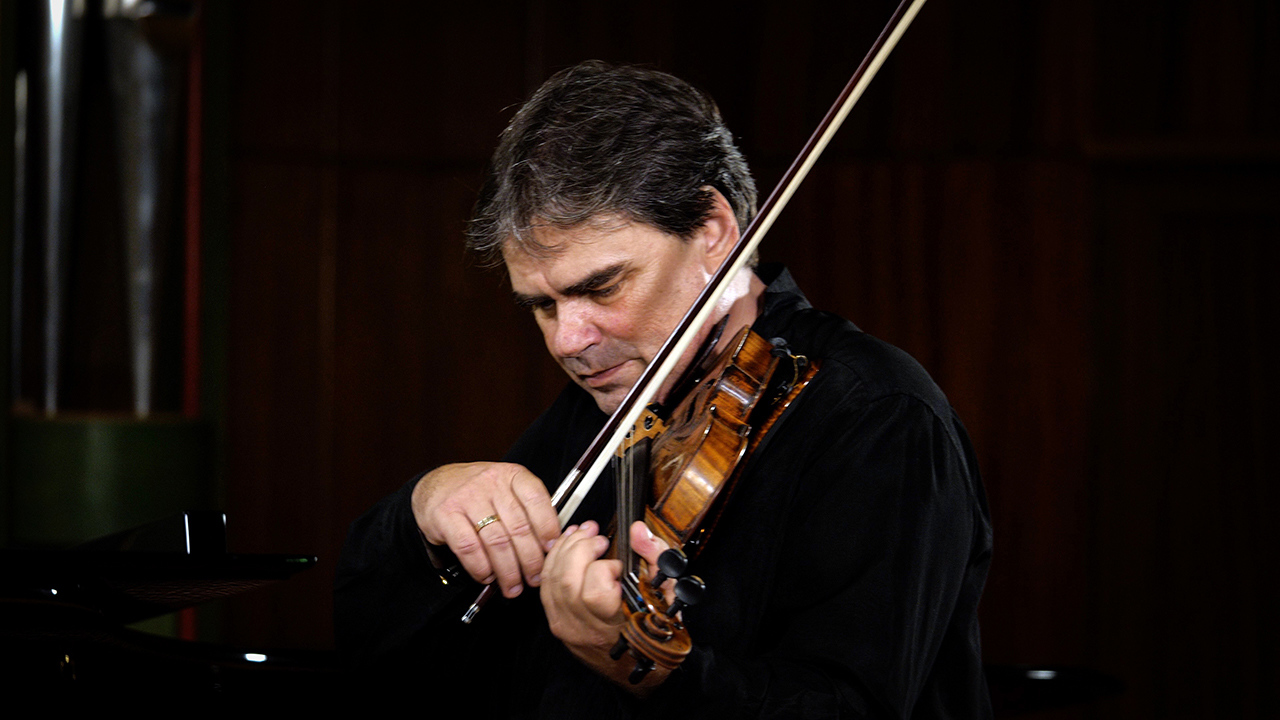 Pe 7 decembrie, Vioara și Enescu &nbsp;la Ateneul Rom&acirc;n &ndash; gală de Crăciun cu Gabriel Croitoru și discipolii săi. Invitat special, violonistul Liviu Prunaru