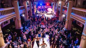 Marele Gatsby continuă seria de reprezentații sold-out: peste 2.000 de participanți sunt așteptați până la finalul anului la experiența imersivă care a cucerit Bucureștiul  