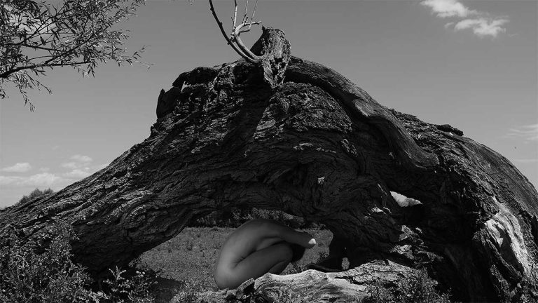 „Nud. Proiecție de Trup și Stare” – un nou album de fotografie semnat de Răzvan Voiculescu