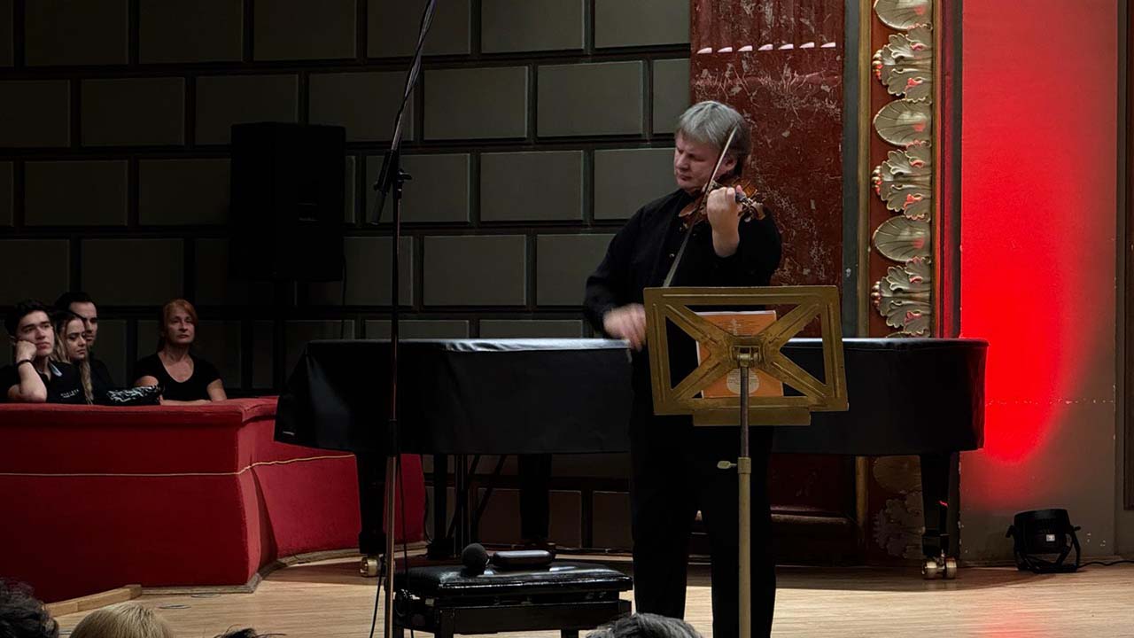 Pe 7 decembrie, Vioara și Enescu &nbsp;la Ateneul Rom&acirc;n &ndash; gală de Crăciun cu Gabriel Croitoru și discipolii săi. Invitat special, violonistul Liviu Prunaru