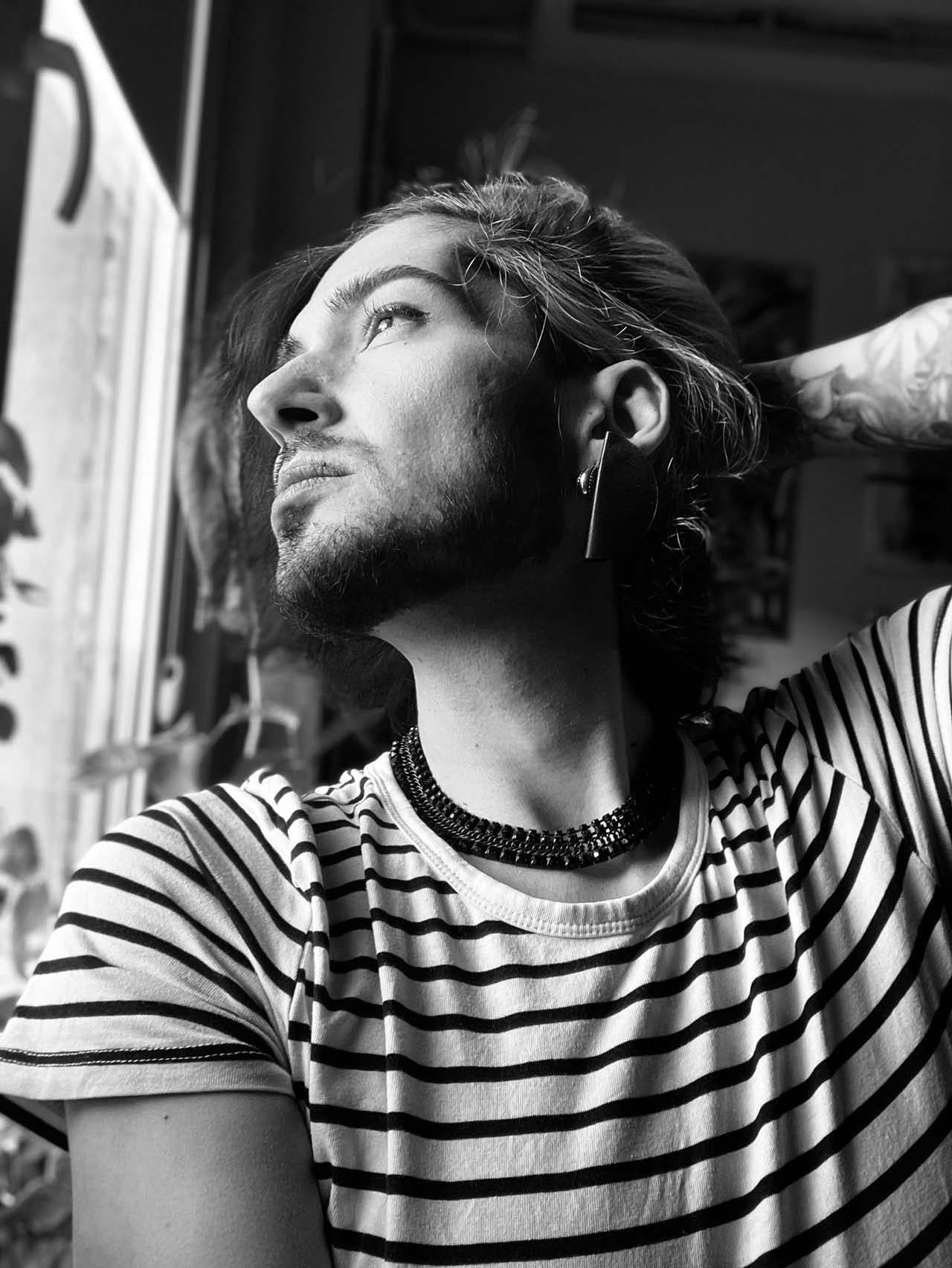 &bdquo;Divină Eroare &icirc;n cheie antifragilă&rdquo; &ndash; primul vernisaj personal ca stagiar UAP a lui Nairam. Marian Văsii, pe 29 noiembrie, la Brăila