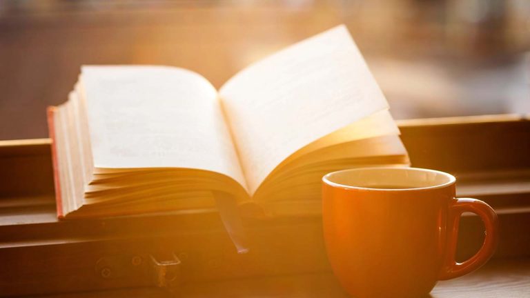 Annie Ernaux, laureata Nobelului literar 2022, și cunoscuta eseistă spaniolă Irene Vallejo – noi traduceri