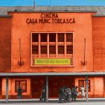 Muzeul Banatului Montan încheie seria „Niște artiști și un muzeu ‘închis’” cu expoziția „Timpul din spatele scenei”