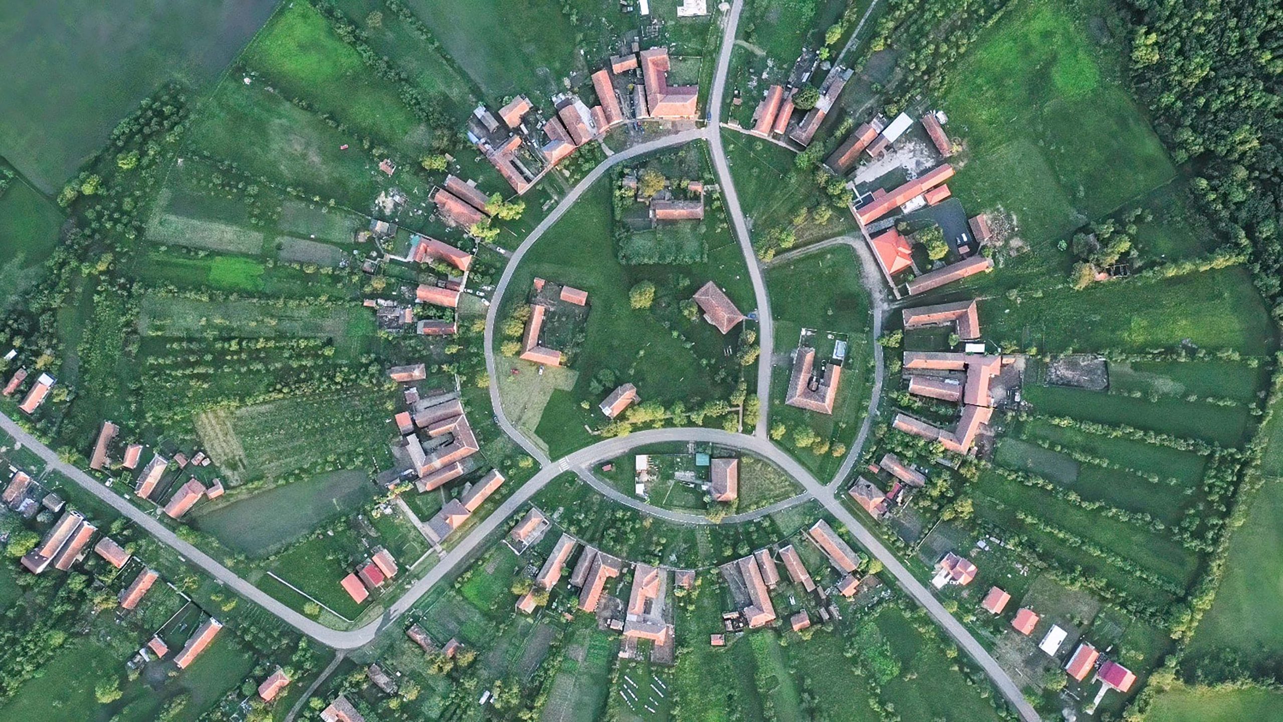 Magia sărbătorilor revine &icirc;n satul Charlottenburg, singura așezare construită &icirc;n formă rotundă din Rom&acirc;nia
