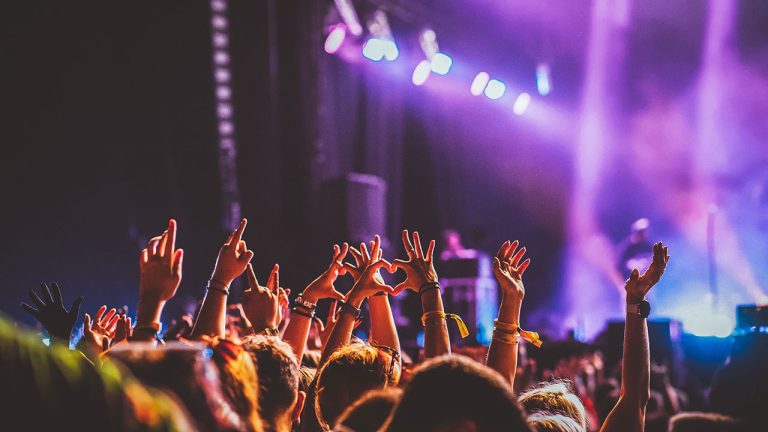 Cântări live la final de sezon festivalier