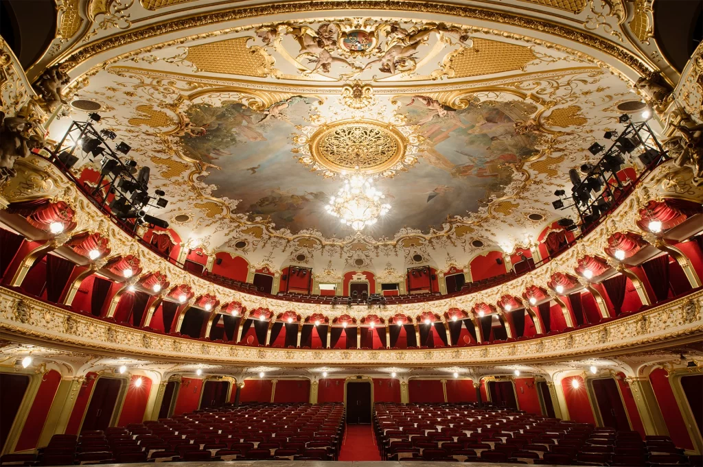 Femeia - câmp de luptă @ Teatrul National Vasile Alecsandri
