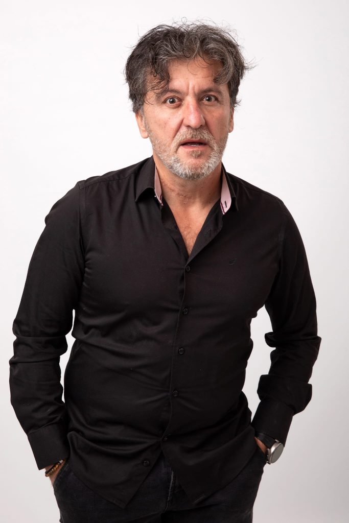 &Icirc;n spatele vocilor și al rolurilor: interviu cu Sebastian Lupu