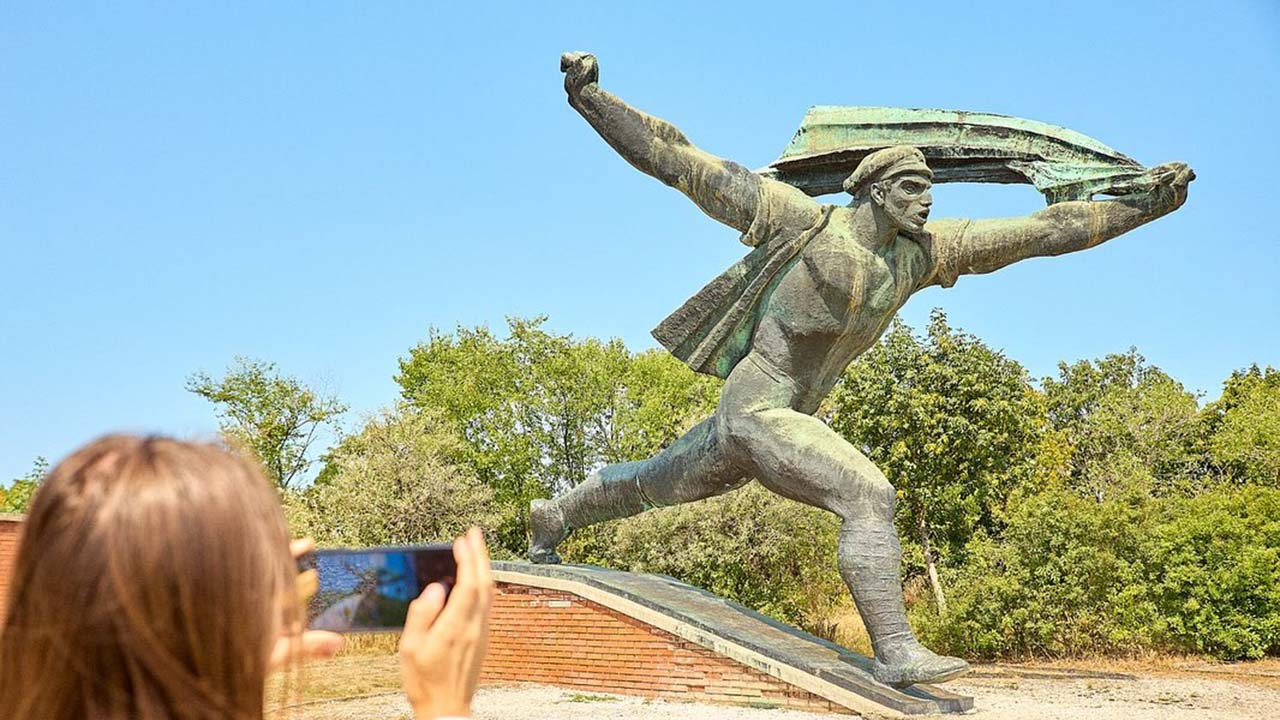 CELULA Free AIR: O cartografie a libertatii in straturile memoriei