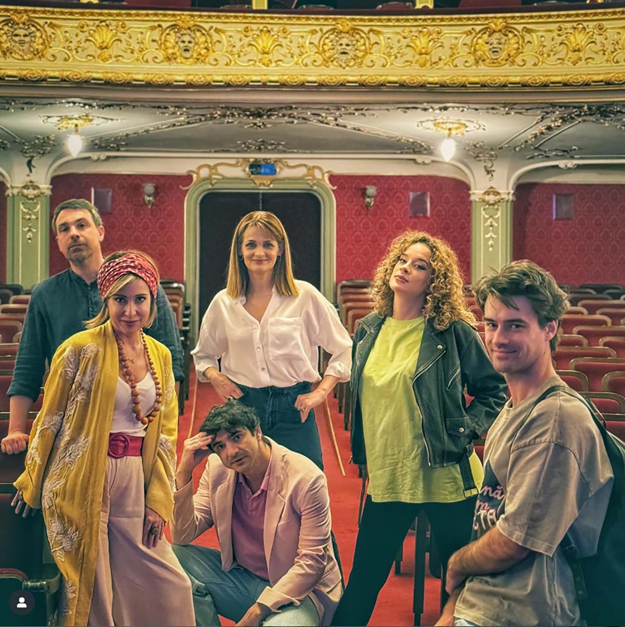 Regina mamă, Comedie din greșeală, Ce avem noi aici?, spectacole de colinde și Regal Vienez, în încheierea lui 2025 pe scene din București și din întreaga țară
