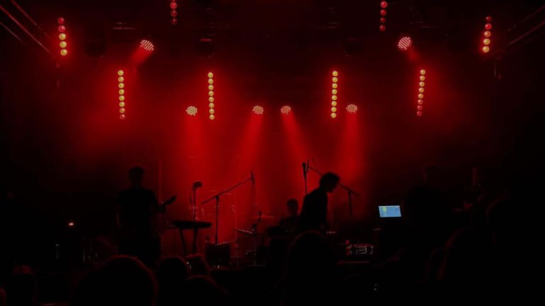 All killers – No fillers: O seară alternativă în B52 cu Far Away From Earth și Foulder