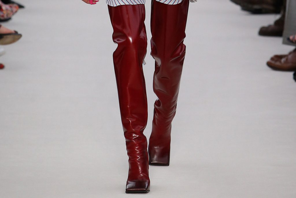 Cizmele-peste-genunchi-trends-06-Balenciaga-shoes