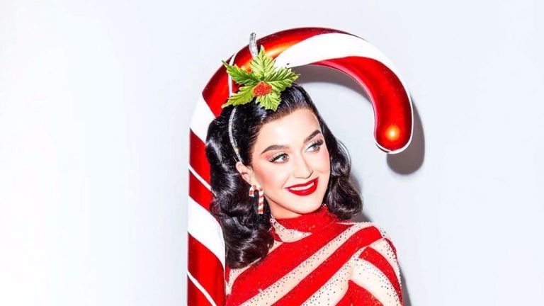 Colinde-de-Craciun-(ne)cunoscute-Katy-Perry--Little-Christmas
