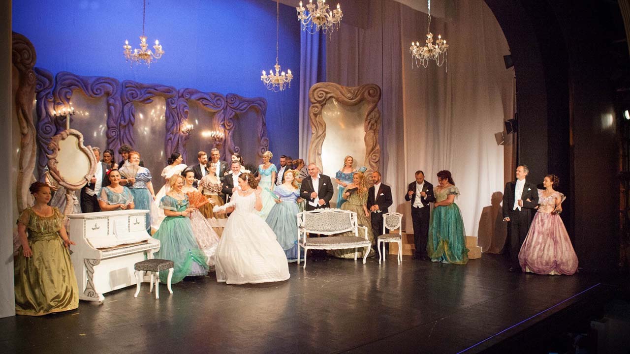 &bdquo;La Traviata&rdquo;, &icirc;n două reprezentații, la Opera Brașov. Recital special de Ziua Culturii Naționale